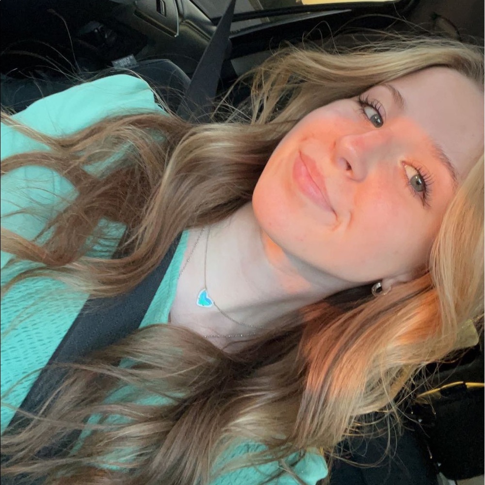 Meet your Posher, Ainsley